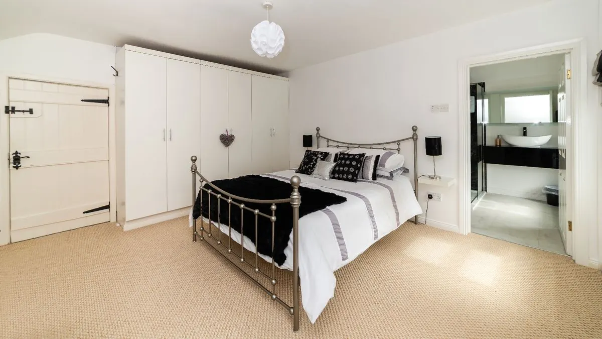 King bedroom with en suite